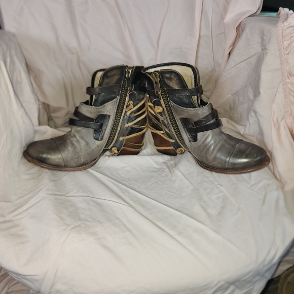 Freebird Crue Booties - Picture 4 of 7